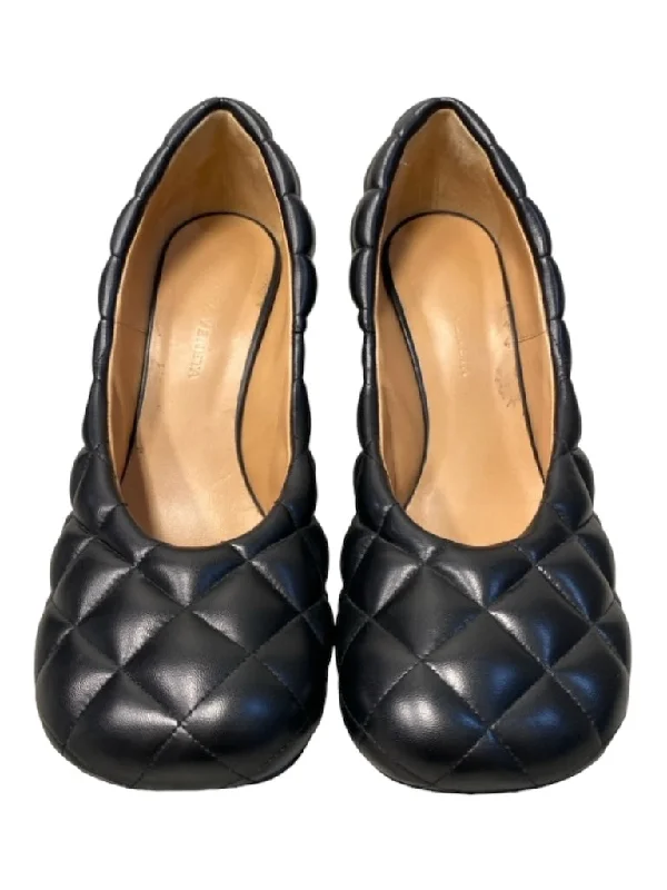 Bottega Veneta Shoe Size 37.5 Black Leather Pump Quilted Closed Toe Shoes