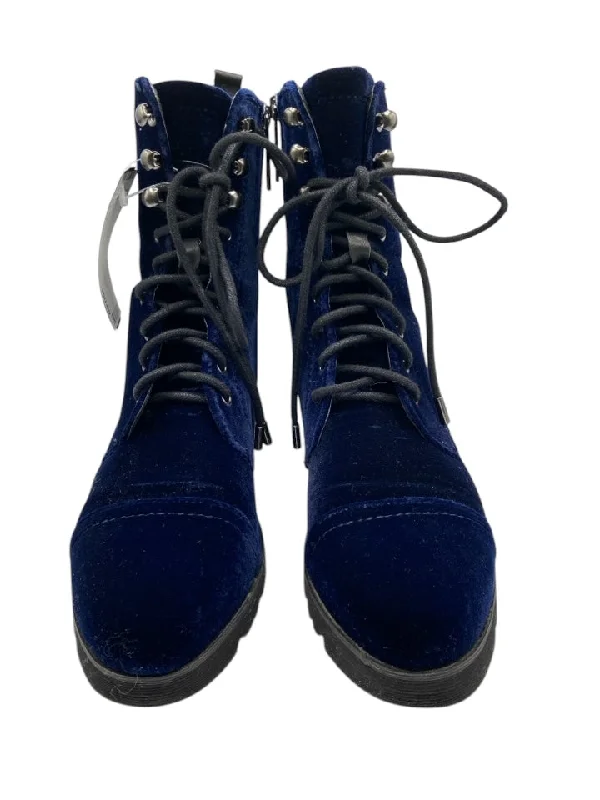 Donald Pliner Shoe Size 9 Blue Velvet Almond Toe Lug sole Laces Boots