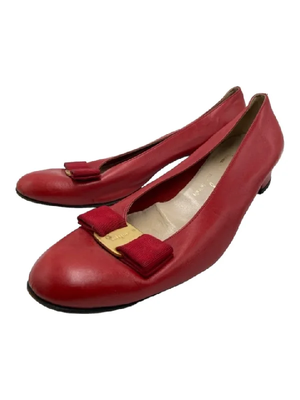 Salvatore Ferragamo Shoe Size 9.5 Red Leather round toe Kitten Heel Pumps