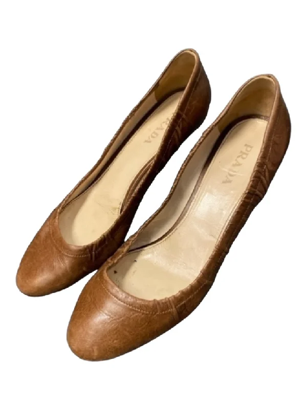 Prada Shoe Size 40 light brown Leather Ruched Block Heel Almond Toe Shoes